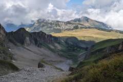 Vue sur les Rochers de Leschaux et la Pointe d'Andey depuis le Col de Balafrasse (30 juillet 2023)