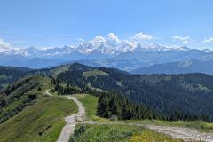 Vue sur la chaine du Mont-Blanc et au loin le "Christomet" (9 juillet 2024)