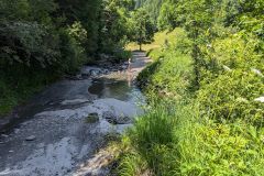 Le cours d'eau barre le chemin (9 juillet 2024)